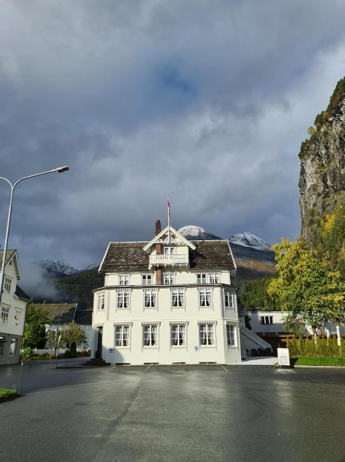 Sylte Hotell, Valldal Exterior photo
